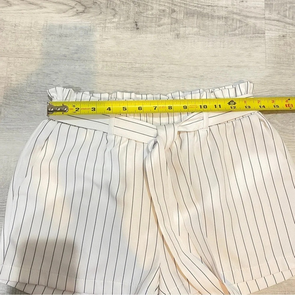 Revamped High Waisted Pinstriped Shorts Black & White Waist Tie Belt M - Picture 4 of 12